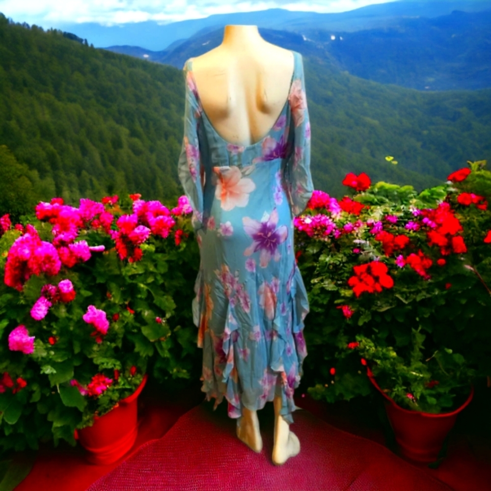 NWT- DESIGNER SEASON - 100% SILK - blue pink lavemdar floral- Lg